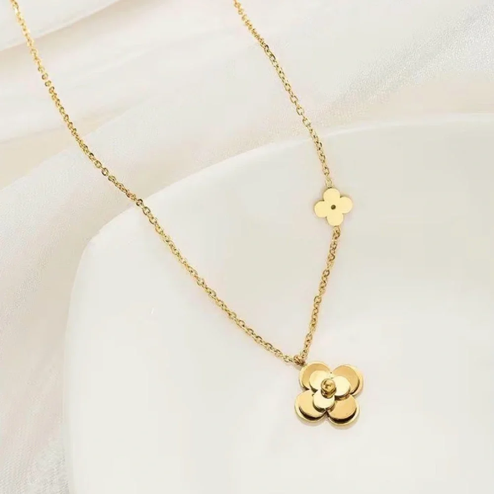 New Women’s Gold Plated Camellia Pendant Necklace Elegant Clover Stainless Steel